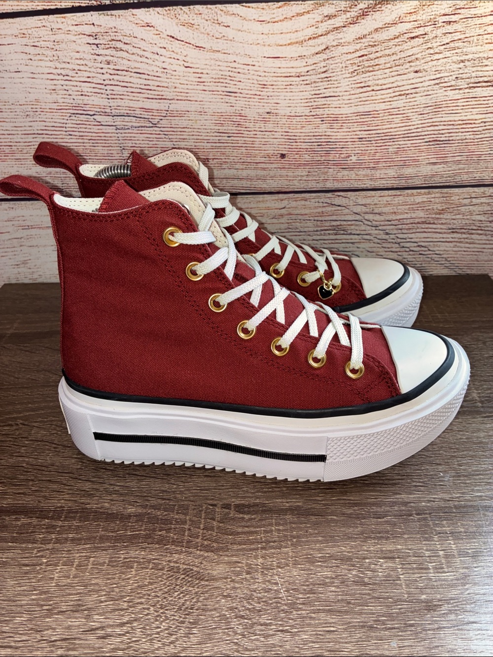 EUC Chuck Taylor All Star Double Stack Platform Heart Charm Women’s 6